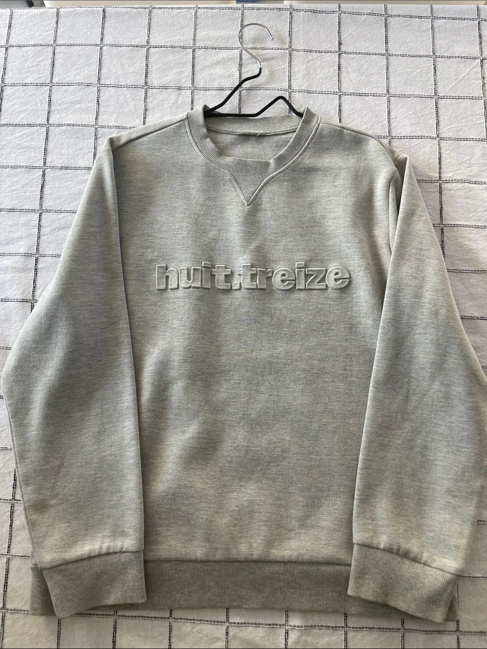 “ huit.treize “   h&m crewneck